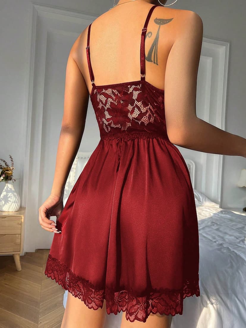 SilkySpell Nuisette de pyjama en satin avec dentelle contrastÃ©e